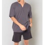 Pyjama homme composé d'un t-shirt à manches courtes et d'un short.