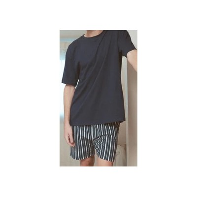 Ensemble pyjama court en coton. T-shirt à manches courtes et col rond. Short à taille élastiquée.