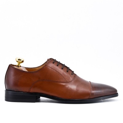 Lace-up leather derby