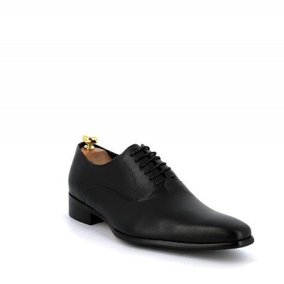 Lace-up leather derby