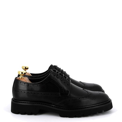 Lace-up leather derby