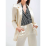 Blazer de raso en crema